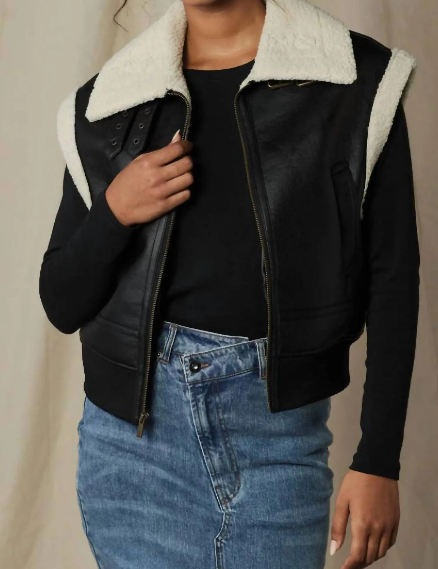 Adrian Vest In Black/khaki