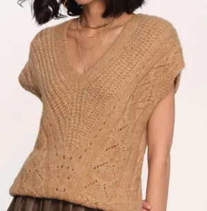 Ashby Sweater Vest In Latte