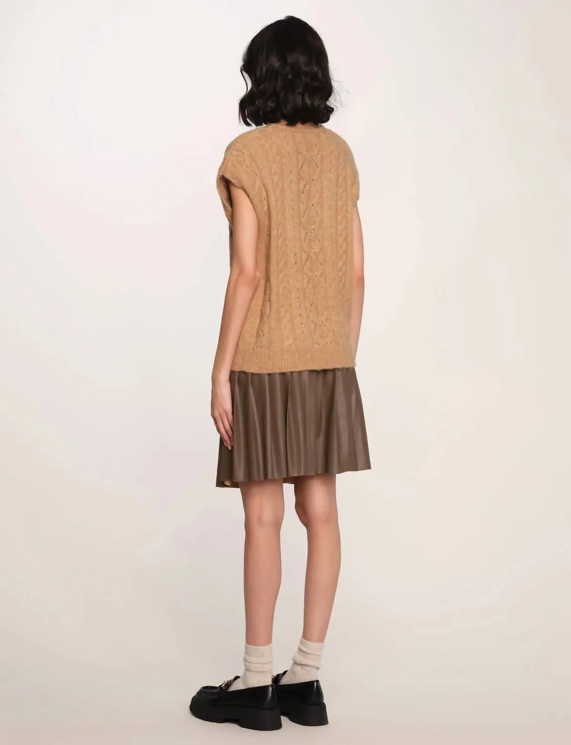 Ashby Sweater Vest In Latte