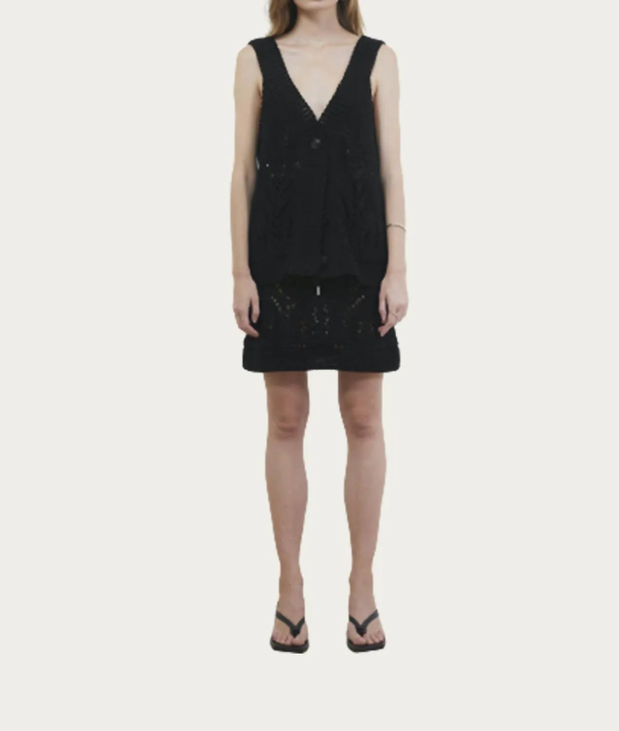 Buttoned Crochet Knit Vest In Black