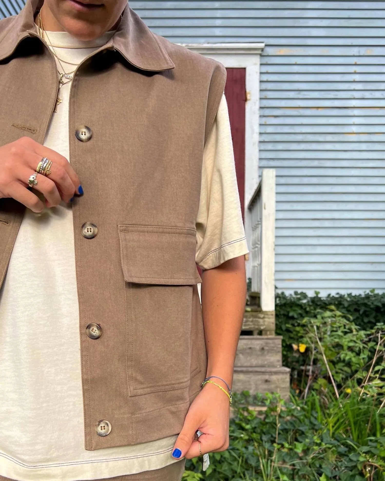 Lexi Vest Top In Mocha