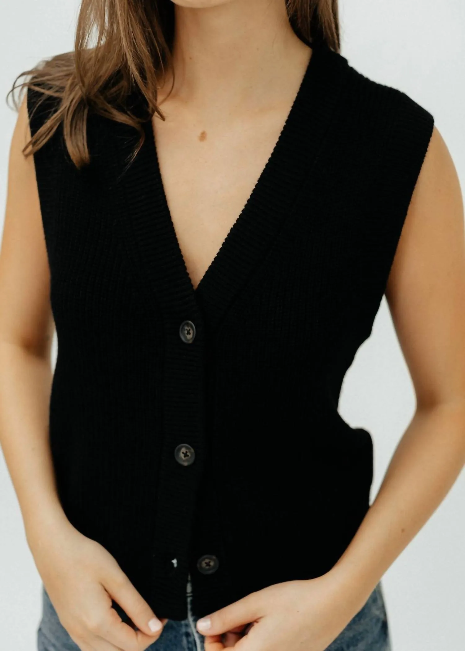 Lu Vest In Black