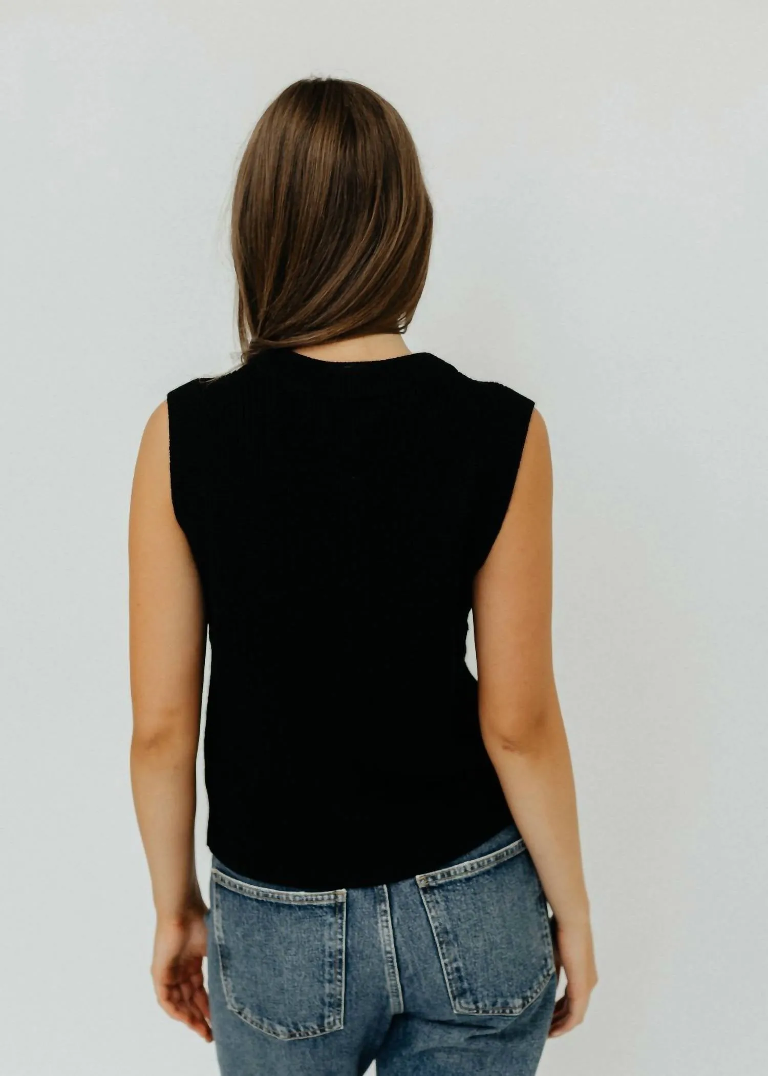 Lu Vest In Black