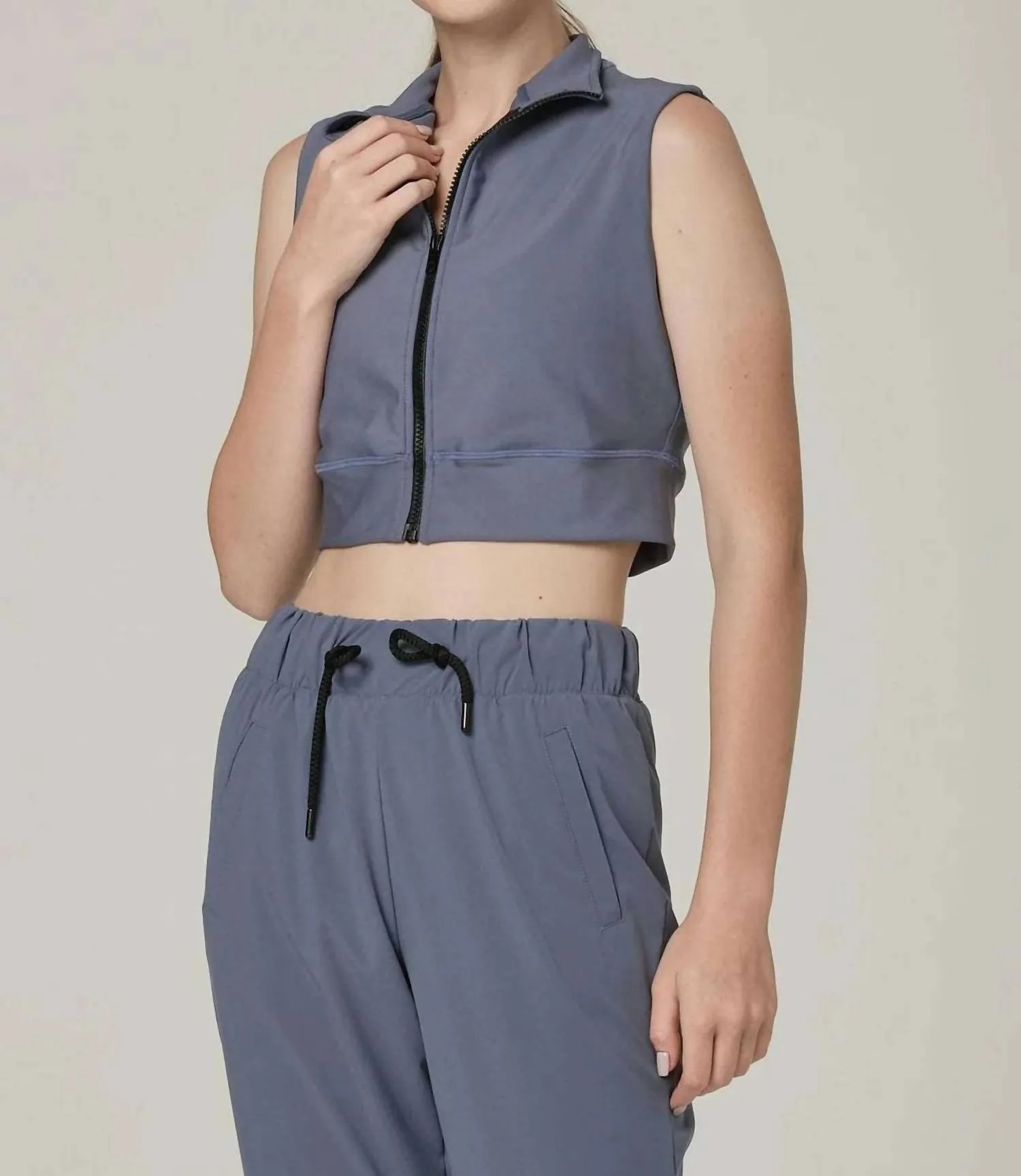 Short Temper Cropped Zip Vest In Blu-S Steel Blue