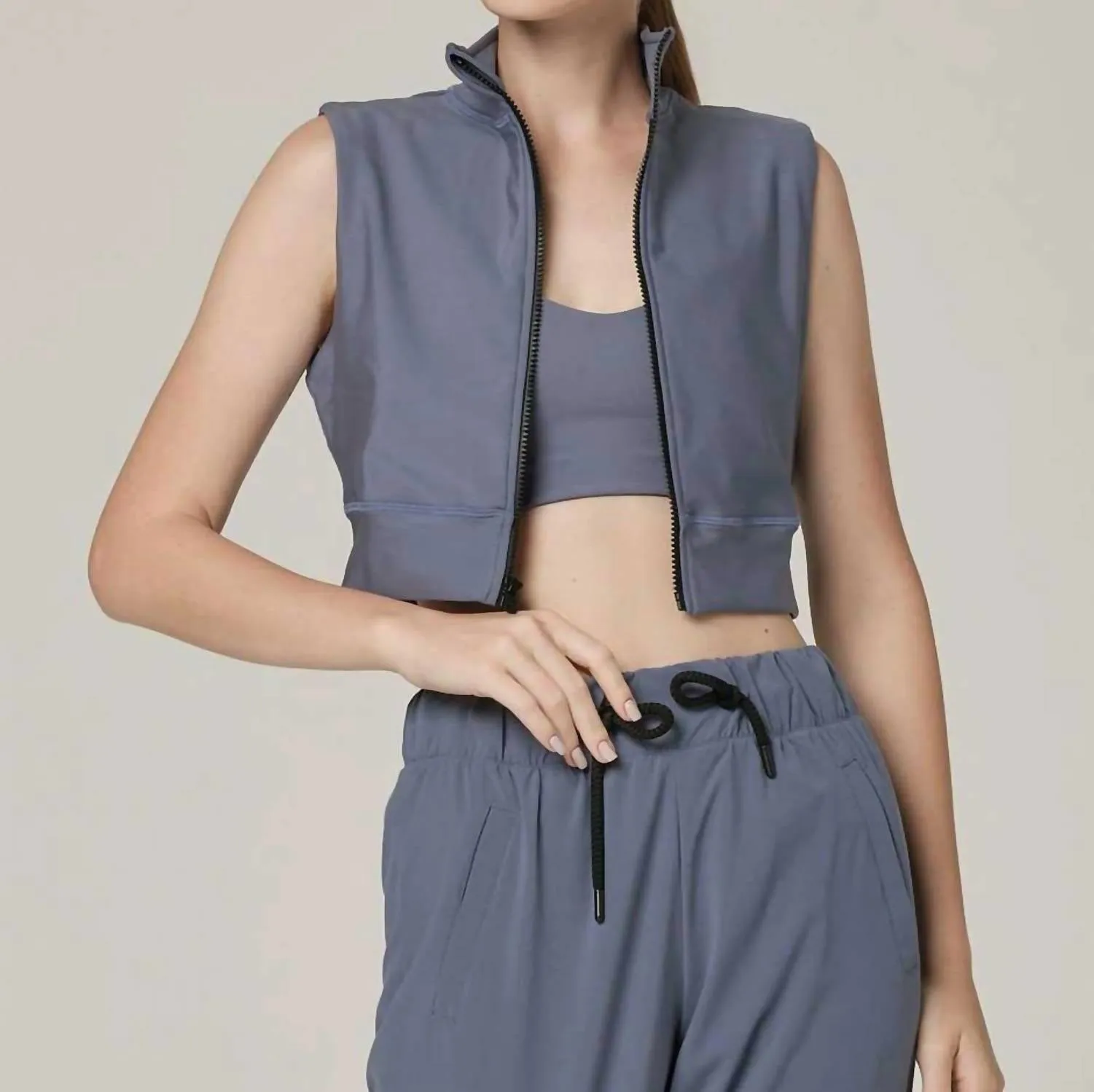 Short Temper Cropped Zip Vest In Blu-S Steel Blue