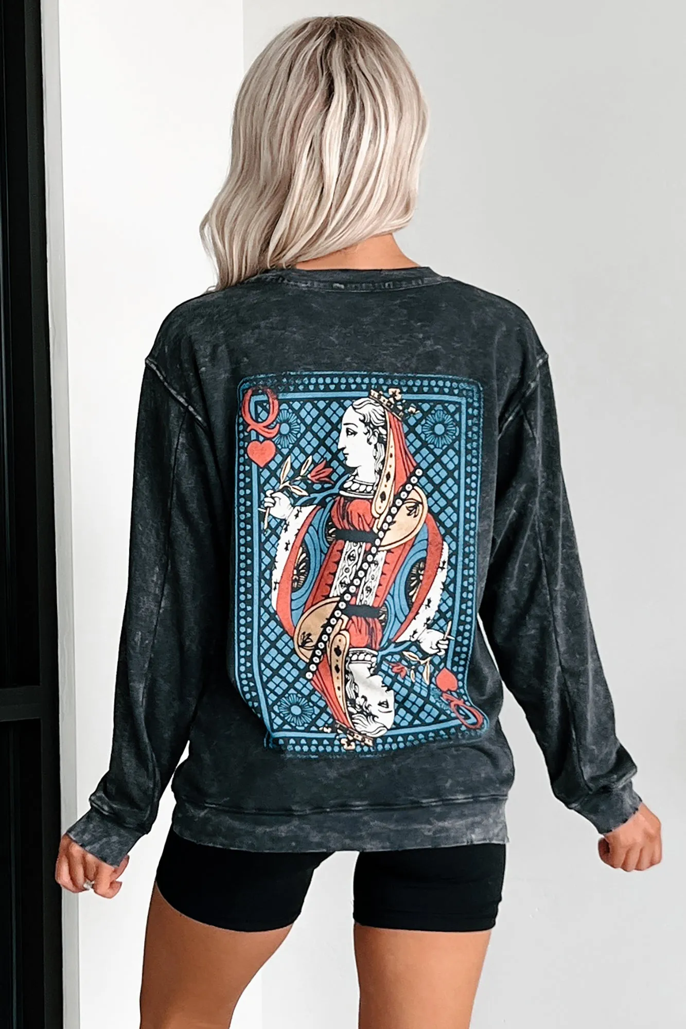 Showing Your Cards Vintage Wash Graphic Long Sleeve Shirt (Charcoal)