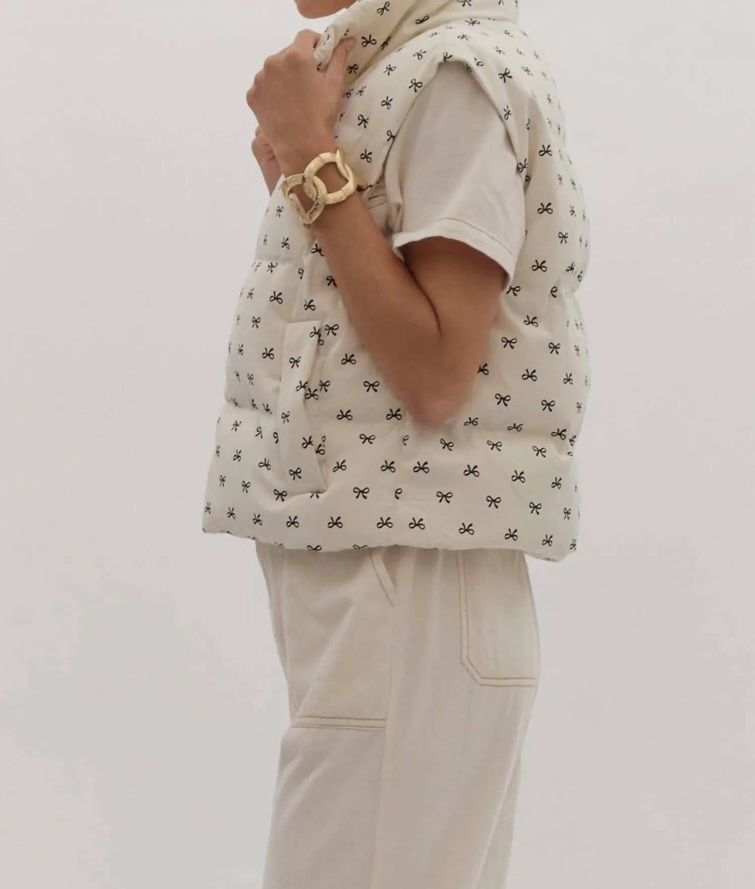 Sittin' Pretty Bow Puffer Vest In Cream