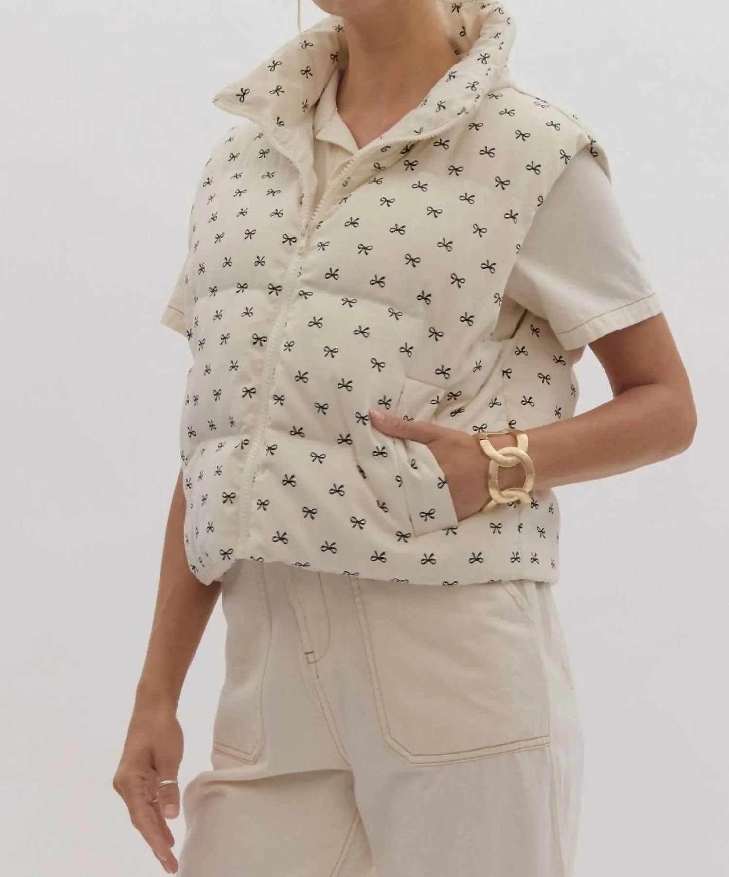 Sittin' Pretty Bow Puffer Vest In Cream